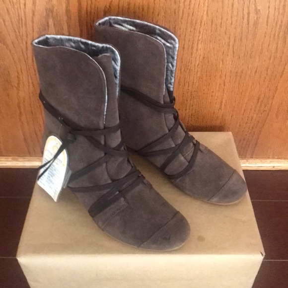“NEW ARRIVALS” Display Item Brand-new ROYAL ELASTICS” bootie ankle boots. - Picture 1 of 11